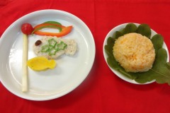 お昼： 鶏のつくね蒸し(鯉のぼり型)　南瓜とじゃが芋のマッシュ(鯉のぼり型)　人参の炊き込みご飯