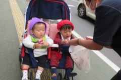 手作りのハロウィンバッグがお菓子でいっぱい